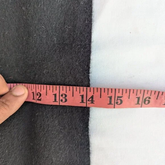 Gucci Authentic Scarf Black 100% Cashmere Unisex Scarf Made in Italy. - Picture 8 of 8